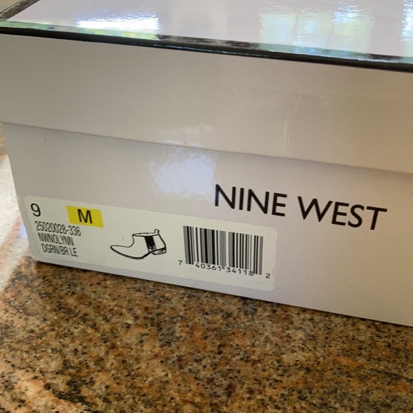 Like New Nine West Suede ankle boots Womens US 9M - Picture 7 of 7